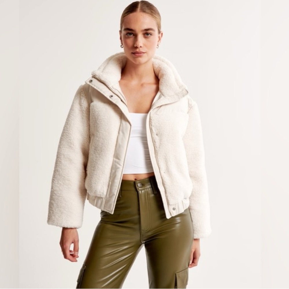 NWT A&F Ultra mini puffer jacket Sherpa cream white